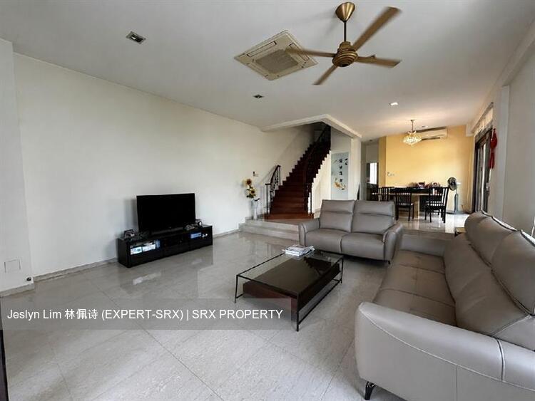 Phillips Avenue (D19), Semi-Detached #572769271